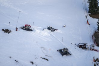 Three snow groomers level ski slopes, Hochbrixen in winter, Skiwelt Wilder Kaiser Brixental, Tyrol,