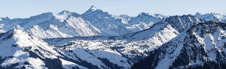 Mountain panorama with Grossglockner summit in winter, view from Hohe Salve, Tyrol, Austria