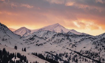 Summit of Grossvenediger at sunset in winter, spectacular cloudy skies, Hochbrixen, Brixen im