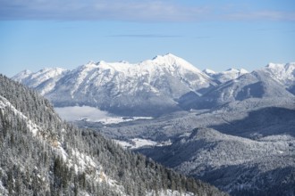 Snowy mountain landscape with peaks of the Ester Mountains and Soiern Group, ascent to