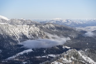 View of snowy mountain landscape, view from Längenfelderkopf in winter, Wetterstein Mountains,