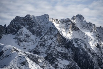View of snow-covered peaks of Zugspitze and Jubiläumsgrat, view from Längenfelderkopf in winter,