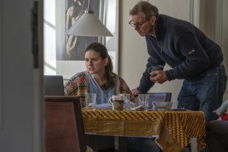 Home office, father and daughter working at breakfast table, Mecklenburg-Vorpommern, Germany