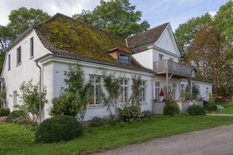 Old manor house from 1922, today the home of a shepherd, Zum Weißen Haus 1, Othenstorf,