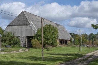 Old barn from 1921, formerly thatched, covered with asbestos panels in GDR times 1970s, Othenstorf,