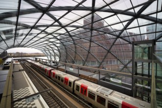 Elbbrücken underground station, standing train, U4, platform, stop, train station, subway, public