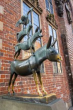 Town Musicians of Bremen, bronze sculpture, artist Gerhard Marcks, Bremen, Germany