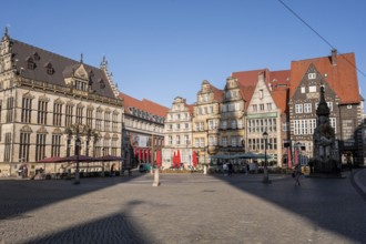Bremen market square with landmark Bremen Roland, in the morning light, old town, Bremen, Germany