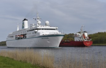 MS Deutschland sails in the Kiel Canal, NOK, Kiel Canal, Kiel Canal, Schleswig-Holstein, Germany
