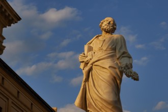 Syracuse, cathedral, imposing ancient statue against a blue, cloudy sky, Baroque towns of Sicily,