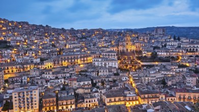 Modica, Duomo di San Giorgio, St. George Cathedral, extensive overview of an illuminated historic
