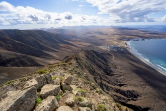 Castillejo viewpoint, view from the Risco de Famara cliffs to the coast and the sea with the Famara
