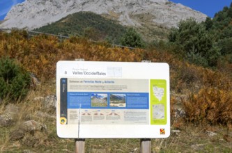 Information sign about dolmens La Mina, Parque Natural Valles Occidentales, Hecho, Pyrenees