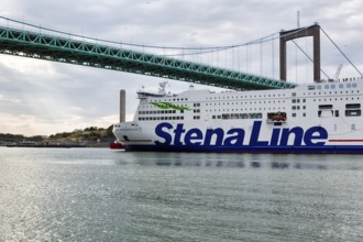Stena Line MS Stena Scandinavica passenger ferry, Göta älv river, Älvsborgsbron suspension bridge,