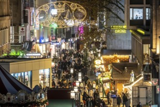 Busy shopping street in Essen, Kettwig Straße, pedestrian zone, pre-Christmas lighting Essen Light