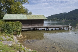 Hut and jetty on the banks of Tegernsee, Bad Wiessee, Upper Bavaria, Bavaria, Germany