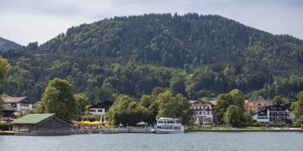 View of town, harbour with sightseeing boat, lakeside promenade, Tegernsee, Bad Wiessee, Upper