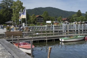 Bootsverleih an der Seepromenade, Bootsanlegesteg, Bad Wiessee, Tegernsee, Upper Bavaria, Bavaria,