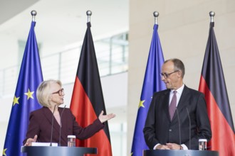 Prof. Dr. Monika Schnitzer (Chair of the Council of Experts) and Friedrich Merz (Federal Chancellor