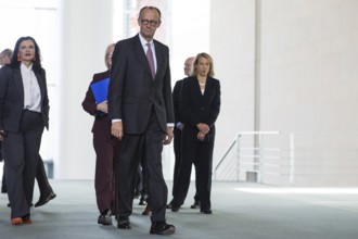 Friedrich Merz (Federal Chancellor of the Federal Republic of Germany, CDU) handing over the annual