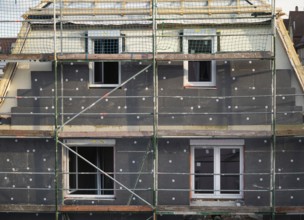 Energetic renovation of an apartment building, renovation of an old building, thermal insulation,