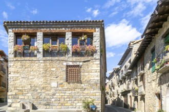 Historic buildings medieval village of Ainsa, Aínsa-Sobrarbe, Huesca province, Aragon, Spain -