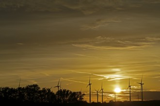 Sunset, wind power plants, sunset, Südergellersen, Samtgemeinde Gellersen, Lower Saxony, Germany