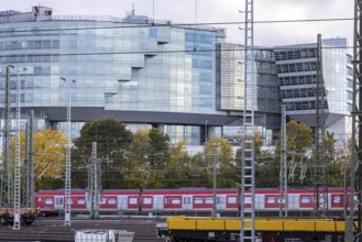 Modern architecture of the Mercedes-Benz Van Technology Center (VTC), in front of it an S-Bahn and