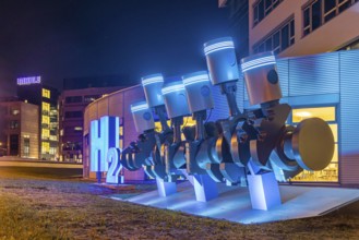 Automotive supplier Mahle. The piston shaft in front of the head office was supplemented by an H2