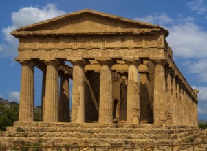 Temple of Concordia, 425 BC, one of the best preserved temples, Valley of the Temples, Agrigento,