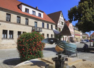 Fachwerkhäuser und Brunnen, am Rathausplatz, city of Heideck in the district of Roth, Middle