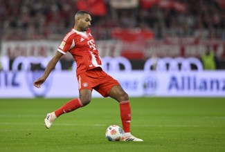 Jonathan Tah FC Bayern Munich FCB (04) Action at the ball Allianz Arena, Munich, Bayern, Germany