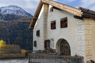Engadin house in front of mountain peaks, historic houses, Guarda, Engadin, Graubünden, Switzerland