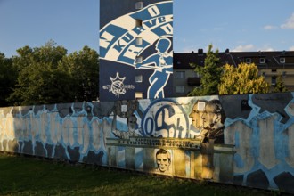 Painted wall on the Glückauf battle track with motifs of FC Schlake 04, Schalke, district of