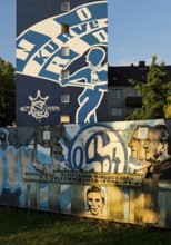 Painted wall on the Glückauf battle track with motifs of FC Schlake 04, Schalke, district of