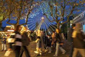 Full city center, shopping street, Kettwiger Straße pedestrian zone in Essen, first takeaways and