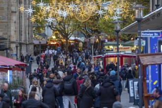 Full city center, shopping street, Kettwiger Straße pedestrian zone in Essen, first takeaways and