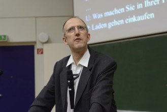 Friedemann Pulvermüller in an introduction to linguistics, 08.02.2013