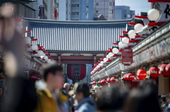 View of numerous visitors on Nakamise-dori shopping street at the Thunder Gate Kaminarimon of