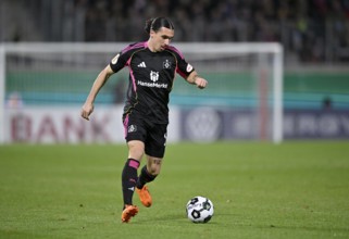 Rayan Philippe Hamburger SV HSV (14) Action on the ball DFB-Pokal, Voith-Arena, Heidenheim,