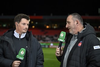 Coach coach Frank Schmidt 1. FC Heidenheim 1846 FCH portrait in interview microphone micro logo SKY