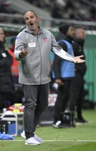 Coach coach Frank Schmidt 1. FC Heidenheim 1846 FCH on the sidelines gesture angry sour rebukes