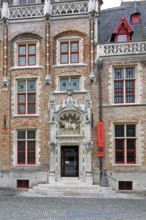 Gruuthusemuseum with equestrian statue of Lodewijk van Gruuthuse above the entrance portal in the