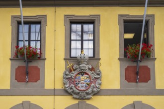 Facade with city coat of arms, town hall, market square, Deutsche Korbstadt, Lichtenfels, Upper