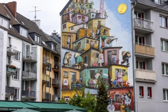 Residential buildings in Düsseldorf-Bilk, Merowingerstraße, mural entitled Wirtschaftswunder, since