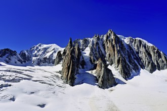 View of the mountains from the Télécabine Panorama Railway, Mont Blanc, Le Mont Blanc du Tacul, in