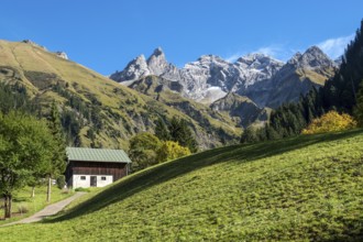 Old farmhouse in Einödsbach, behind Trettachspitze, autumn atmosphere, behind Trettachspitze,