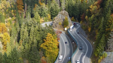 Kreuzfelsenkurve, Bundesstraße 31. The most spectacular curve in the Black Forest in autumn. Drone