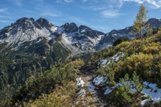 Hiking trail around the pulpit in autumn vegetation, in the back mountains of the Allgäu Alps,