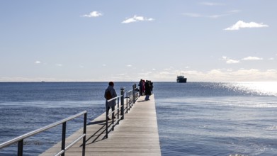Jetty on the south beach in sunny autumn weather, Fehmarn island, 18.10.2025, Fehmarn,